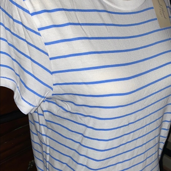 Universal Thread Fitted White and Blue Short Sleeve T-Shirt - Picture 6 of 8